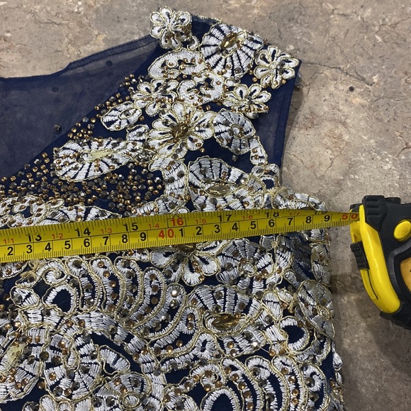 Beautiful formal dress great condition tear on the inside see picture - Picture 7 of 7